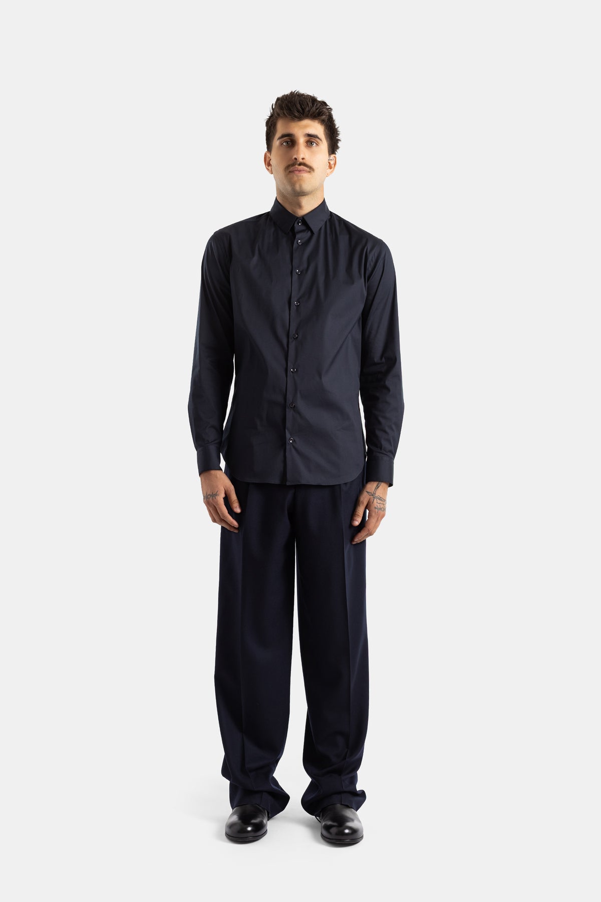 Pantalon large à pinces en laine vierge bleu marine