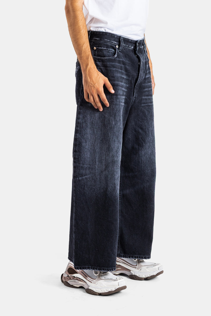 Jean Round Fit ample en denim noir délavé