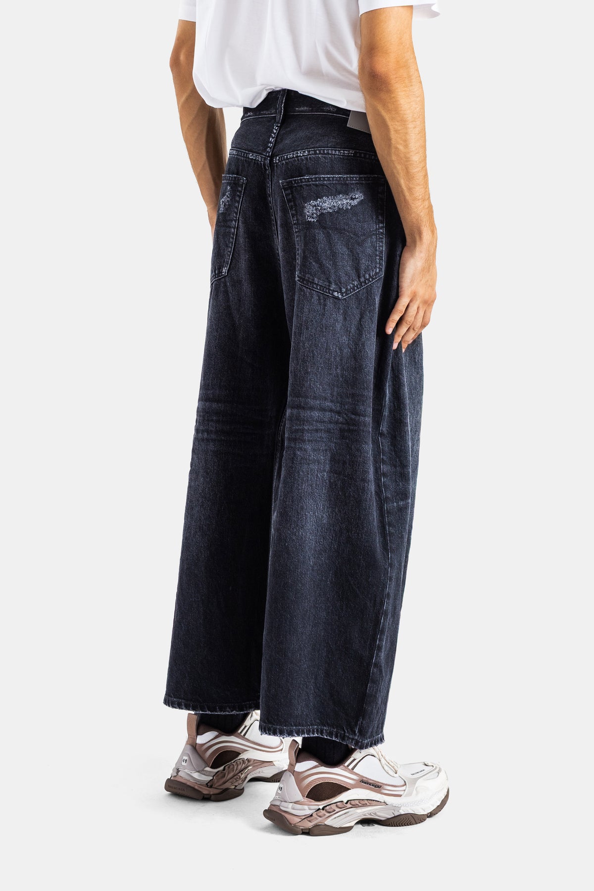 Jean Round Fit ample en denim noir délavé