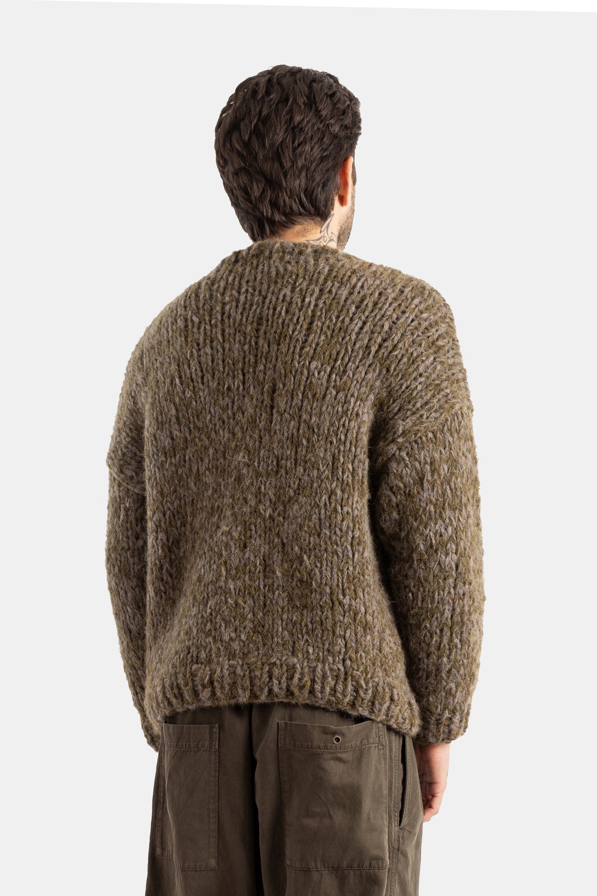 Casey Casey pull Wei dos texturé grosse maille tricot main chiné kaki taupe, coupe boxy décontractée homme