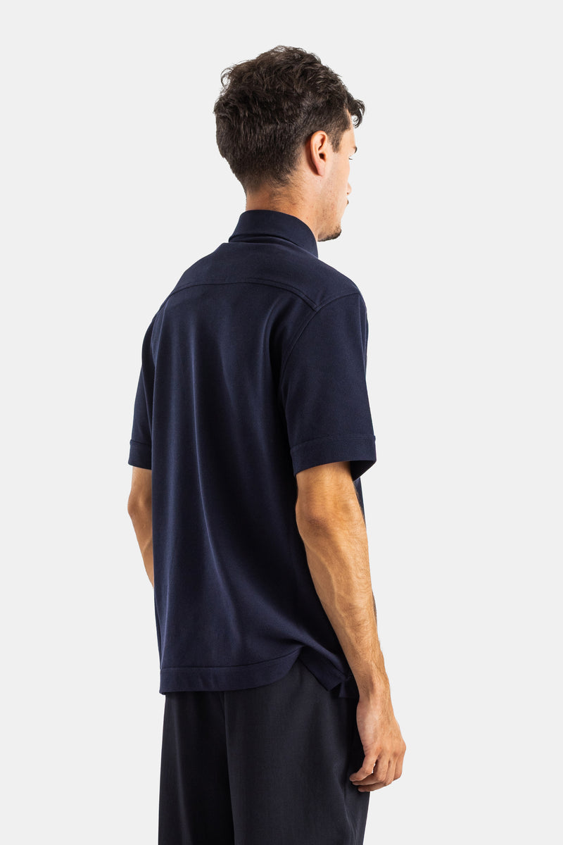 Moncler polo coton bleu marine vue dos coutures épaules construction structurée coupe ample homme