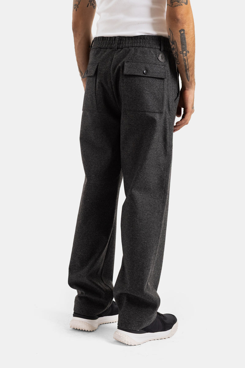 Moncler pantalon laine gris chiné dos vue arrière poches cargo boutonnées et ceinture élastique homme