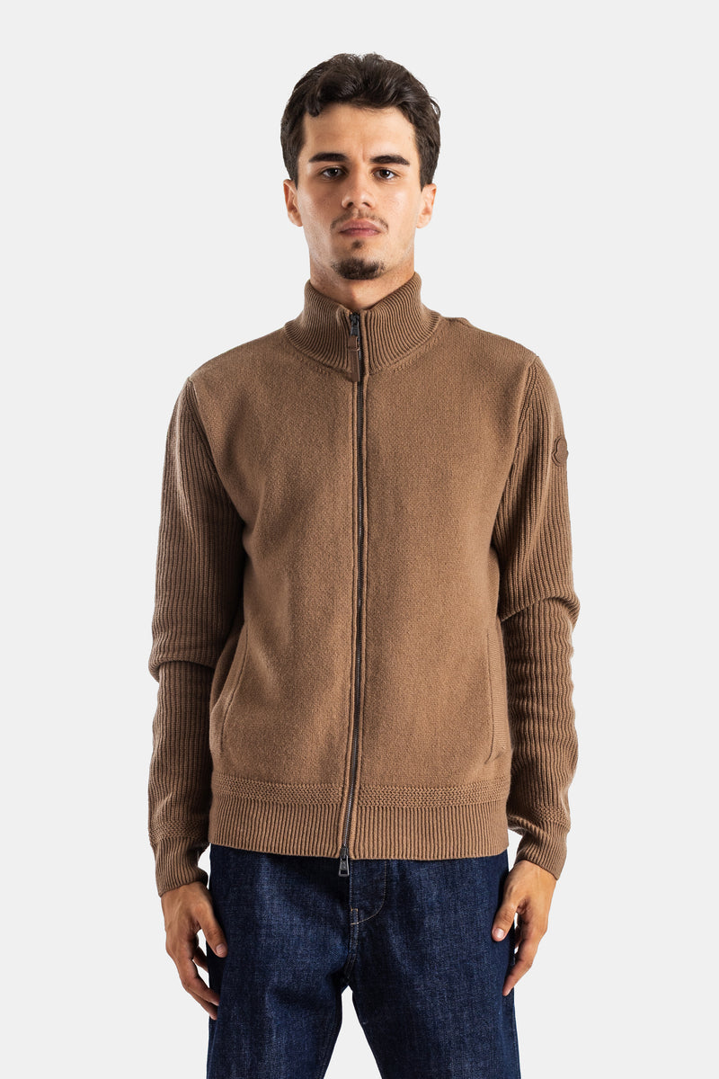 Moncler cardigan zippé col montant manches côtelées en laine et cachemire couleur camel homme