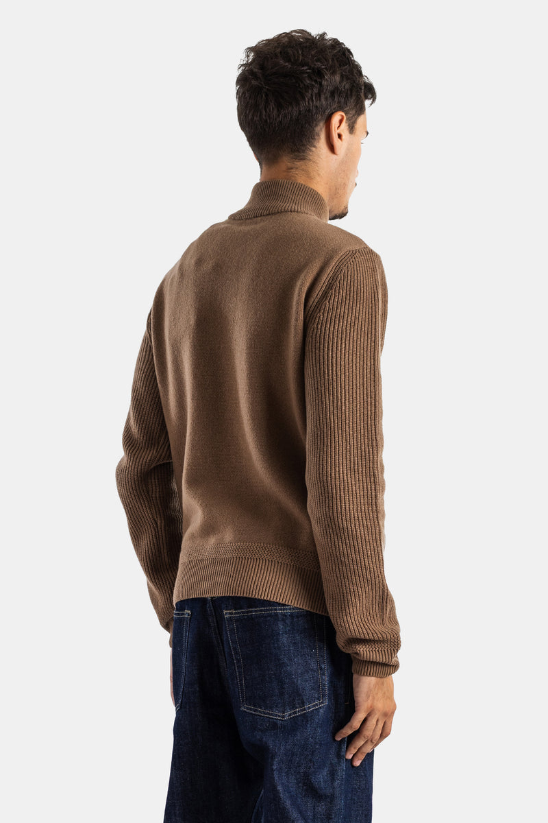 Moncler cardigan camel dos, contraste tissu lisse et manches côtelées laine cachemire homme