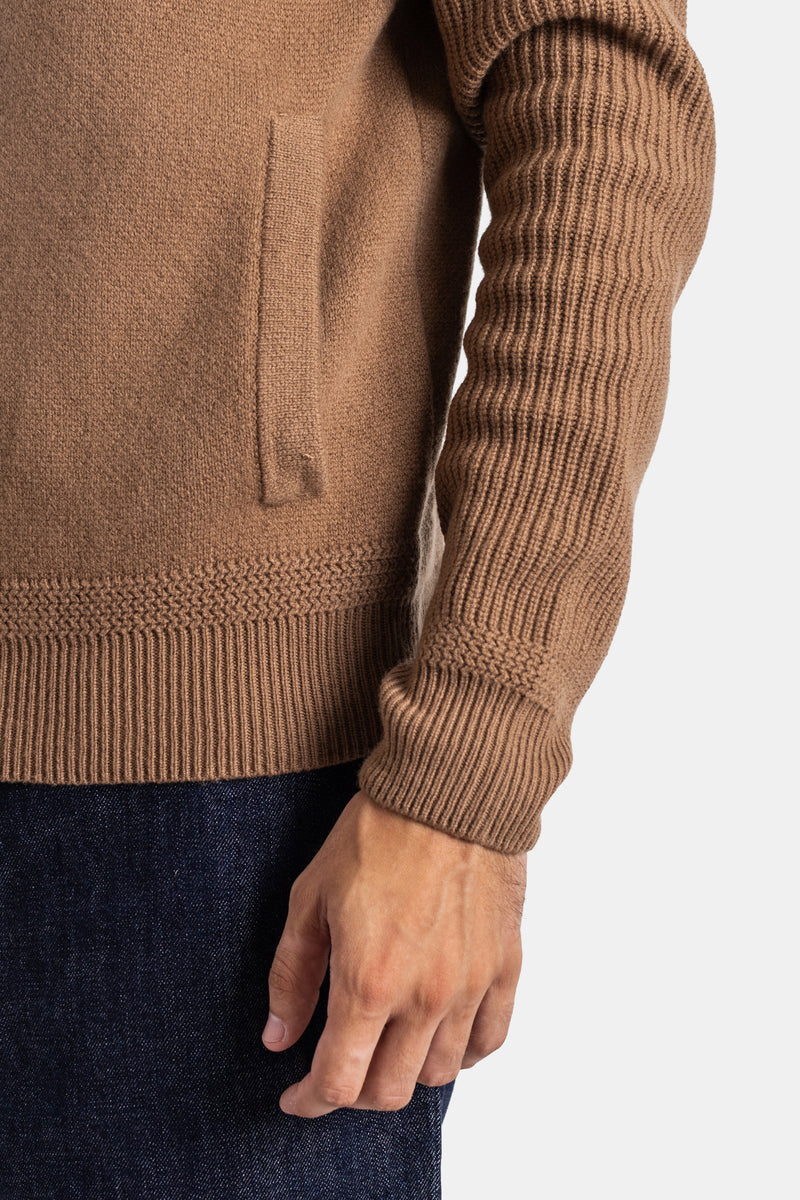 Moncler cardigan camel détail bas de manche côtelé et ourlet structuré en laine cachemire homme