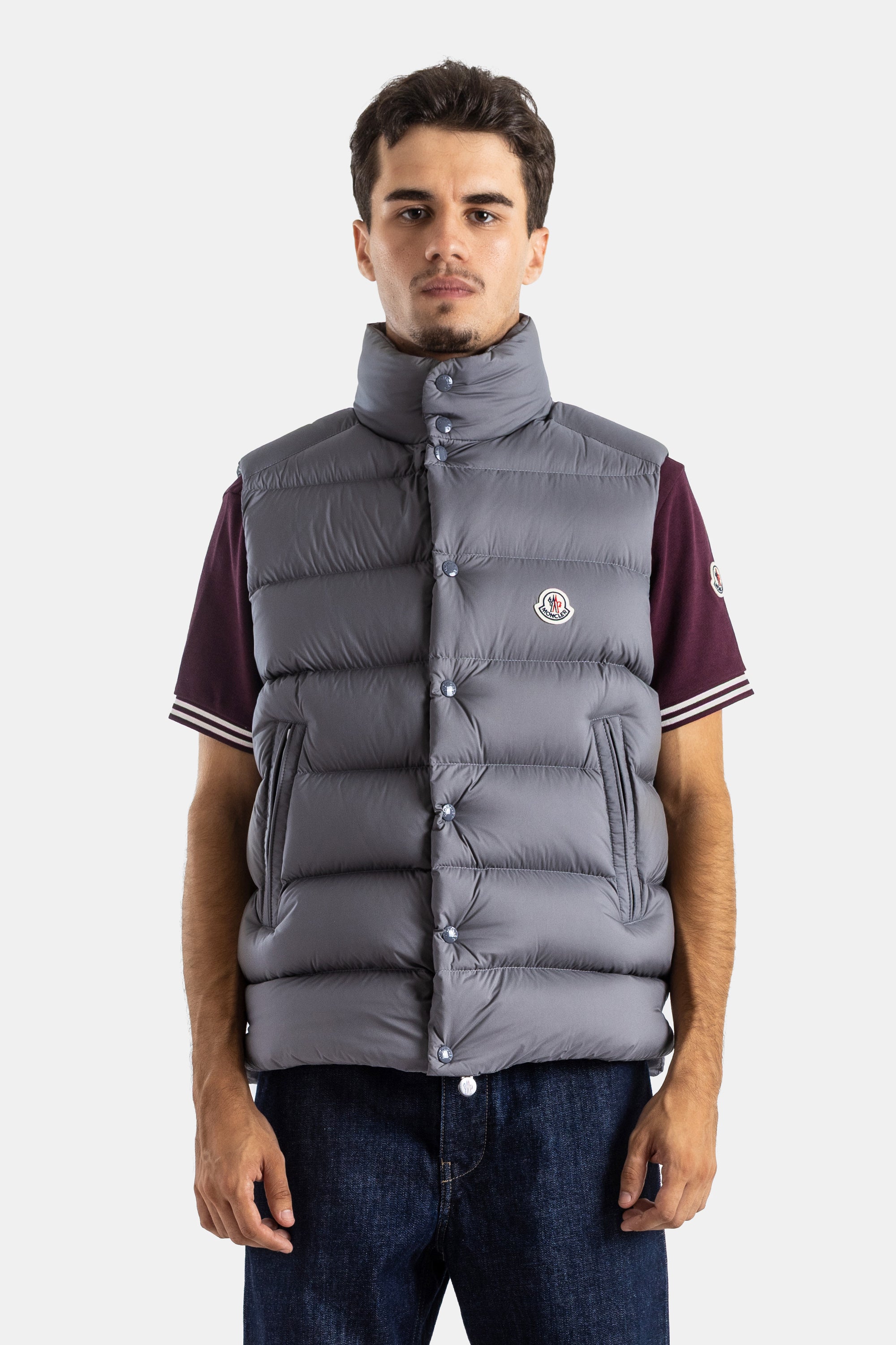 Moncler Tibb ボタン付き グレー ノースリーブダウンベスト | Actuel B
