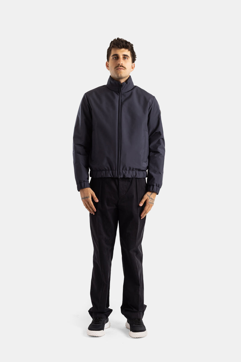 Moncler Luserna bomber technique homme look complet pantalon noir sneakers fermeture zippée frontale