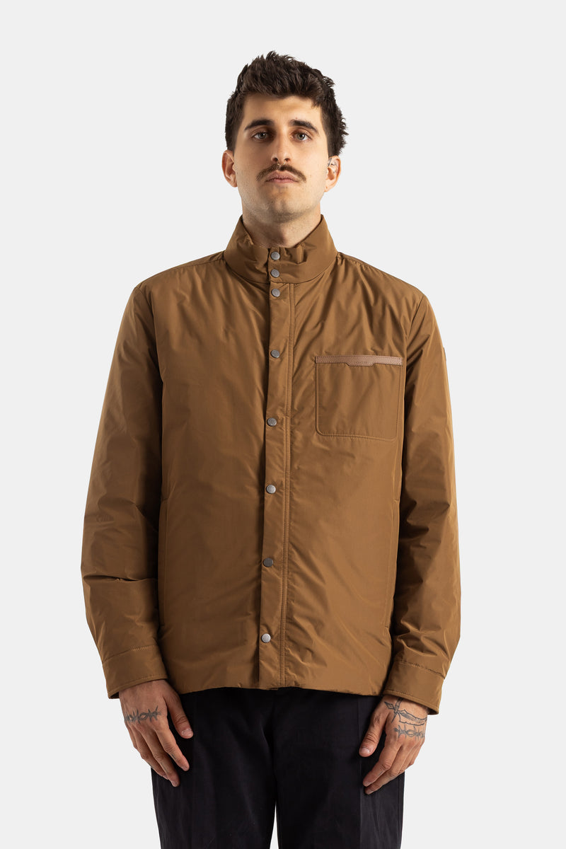Moncler Yndale doudoune légère homme col montant à pressions coupe droite camel