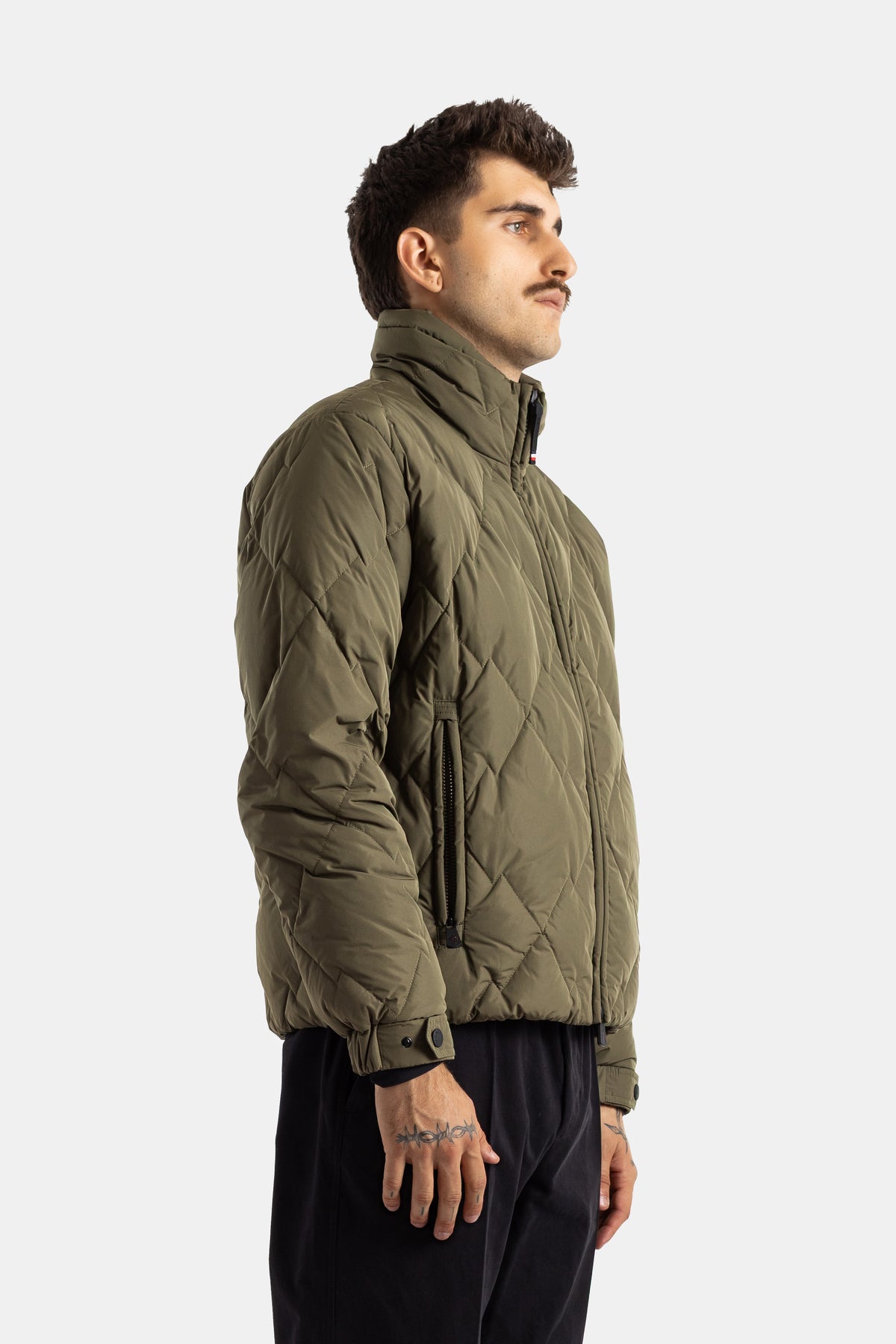 Moncler Grenoble Bramans vue profil droite motif losanges piqûres techniques coloris kaki homme