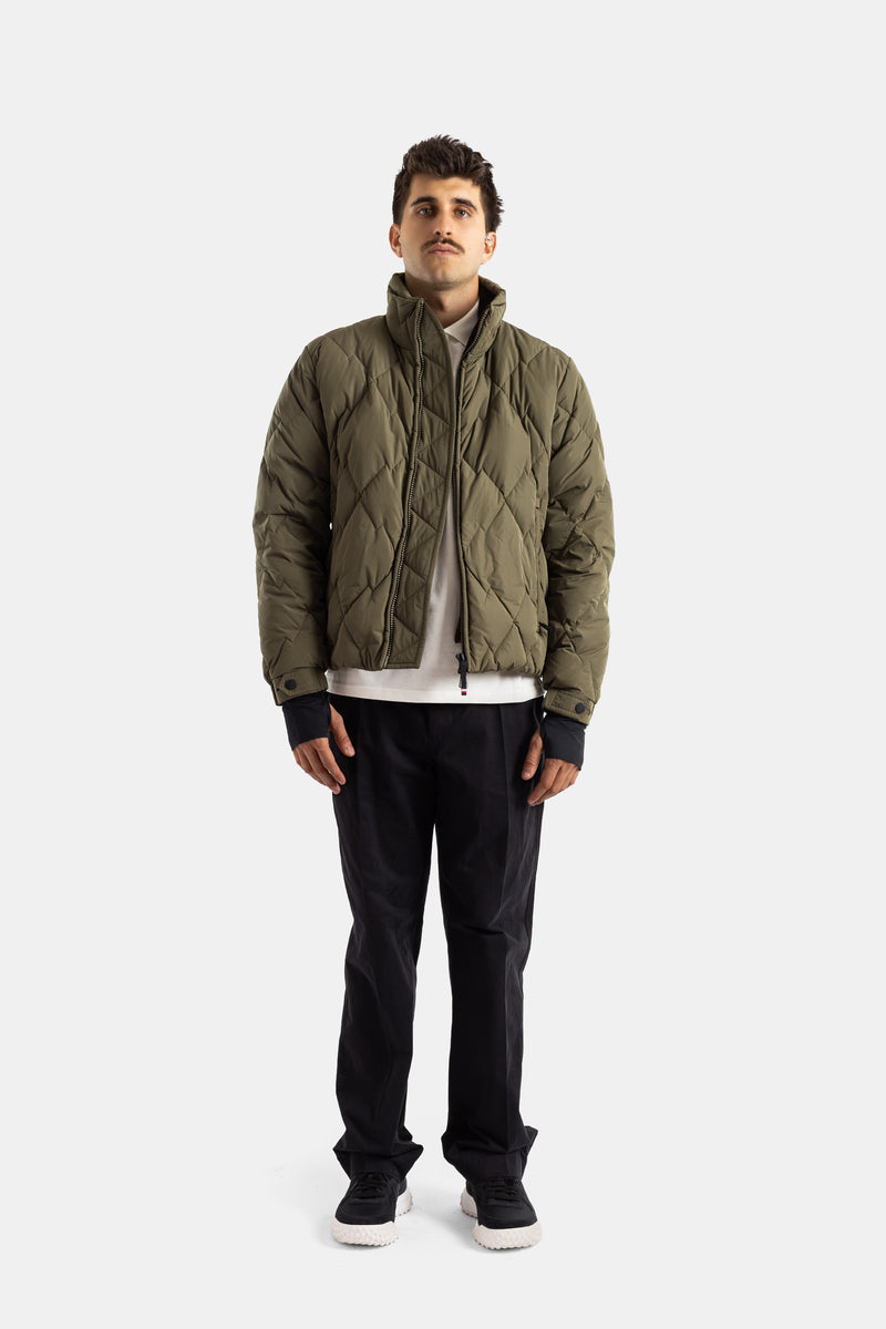 Moncler Grenoble Bramans silhouette complète look styling bomber matelassé kaki pantalon noir homme