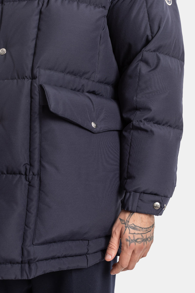 Moncler Sylmara détail poche cargo boutonnée doudoune longue homme bleu marine et manchette à pression