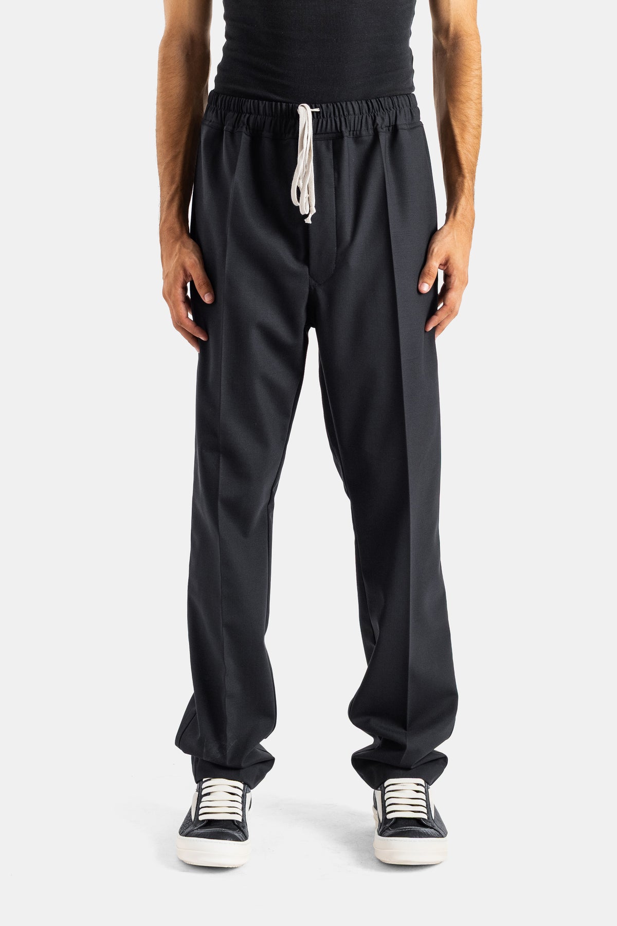 Rick Owens pantalon drawstring slim long noir taille élastiquée cordon ivoire pinces avant coupe effilée