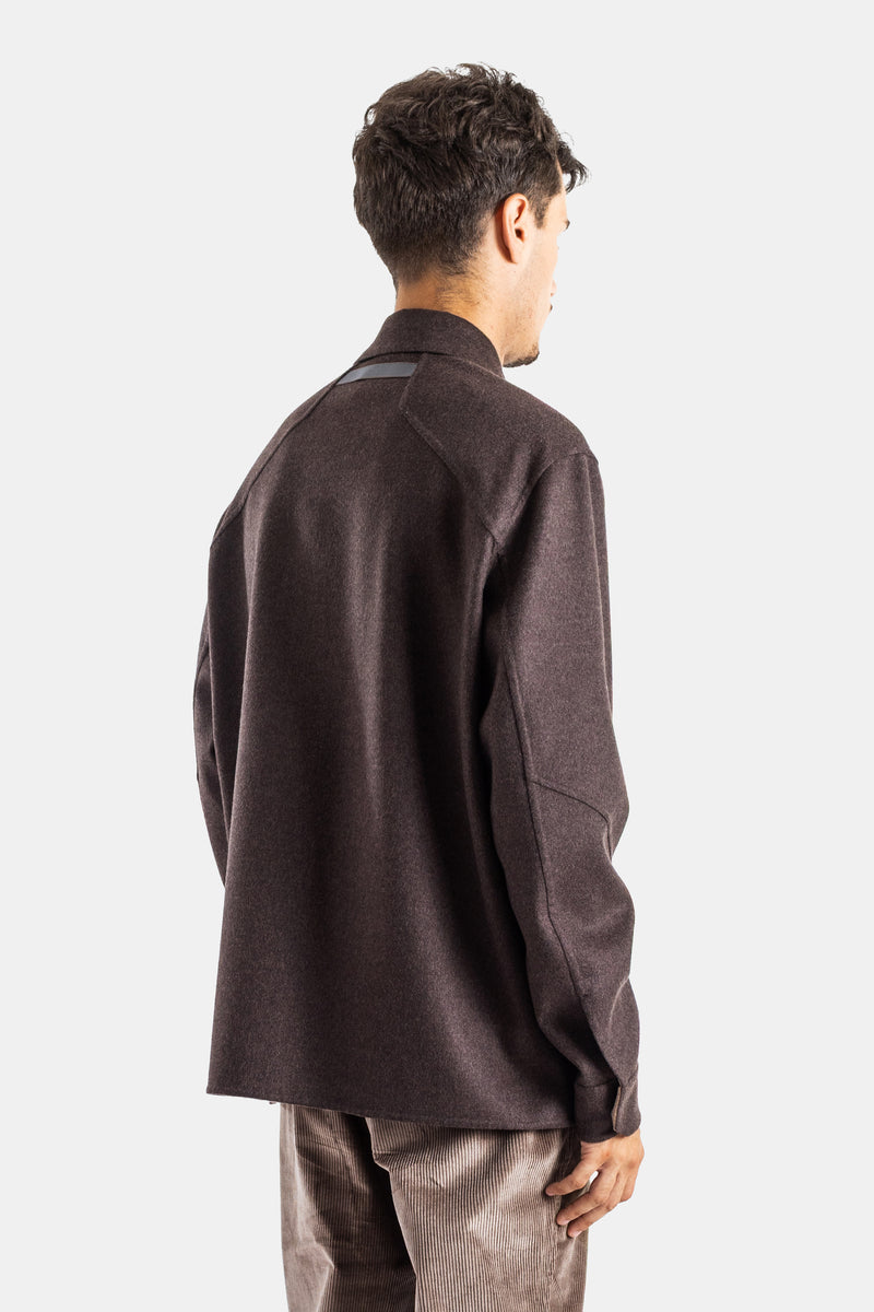 Sease surchemise laine marron chiné dos et épaules, détail patch cuir noir et coutures raglan visibles