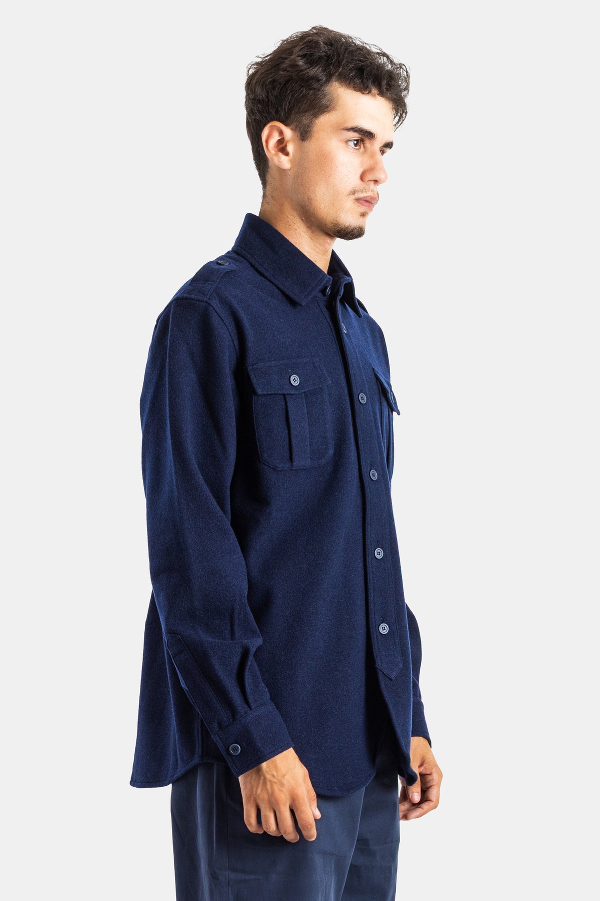 Sease surchemise Generale laine bleu marine vue de profil boutons ton sur ton poches boutonnées homme