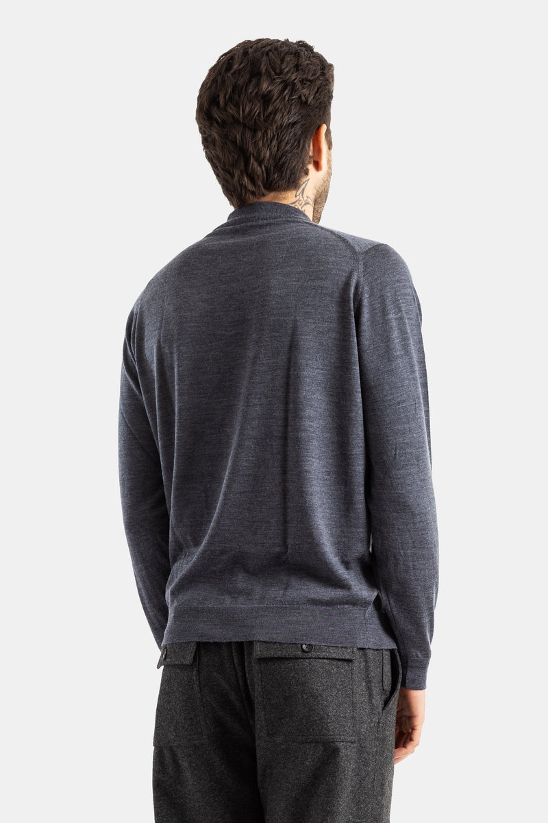 Smedley Pullover Harcourt Rückenansicht Herren, strukturiertes Anthrazit-Merino, Tattoos im Nacken und Rippbündchen