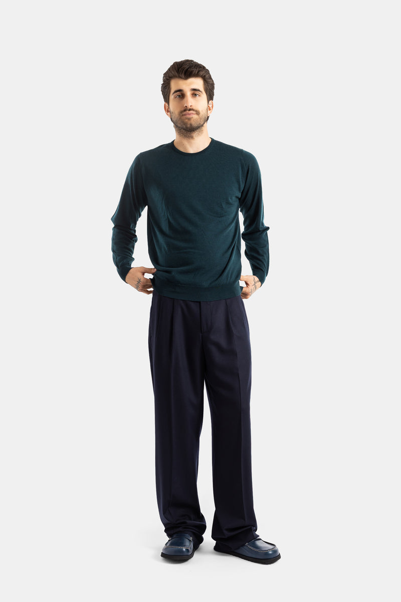Smedley pull Lundy mérinos vert sapin poche poitrine pantalon large marine mocassins bleu look casual chic homme