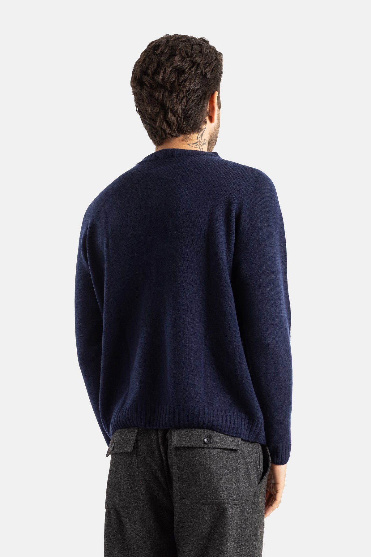 Smedley pull Norfolk dos en laine mérinos cachemire marine, finitions côtelées col et bas de veste visibles