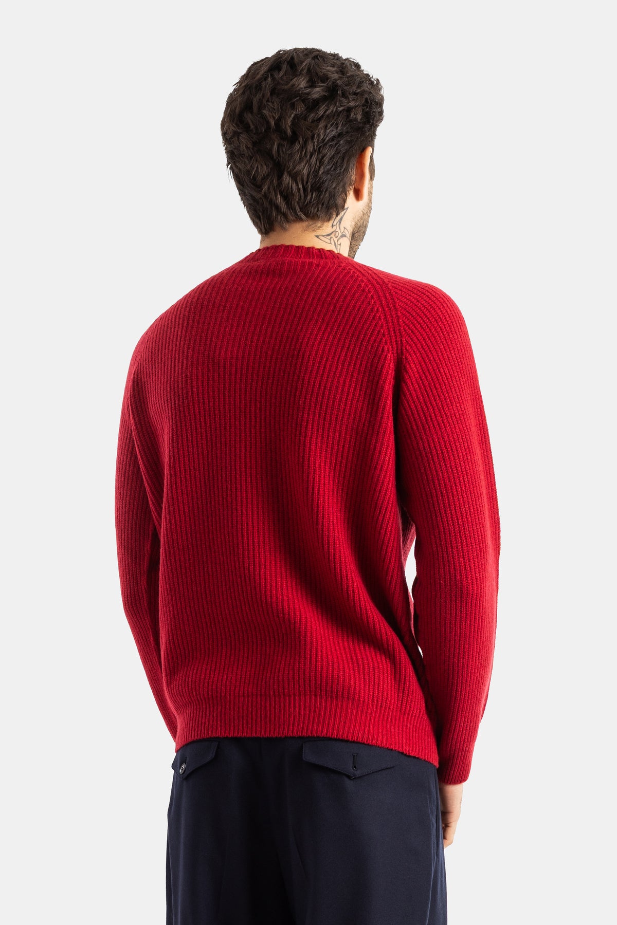 Smedley pull Oxnard dos homme, maille côtelée rouge bordeaux, coutures raglan et tatouage nuque visibles