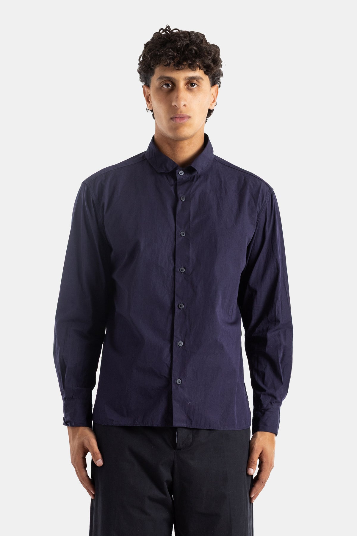 Bergfabel camisa algodão amarrotado azul marinho corte reto gola clássica botões a condizer FW25