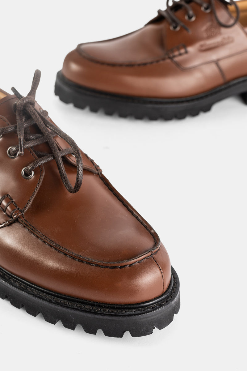 Chaussure lacée à semelle lug en cuir marron noisette