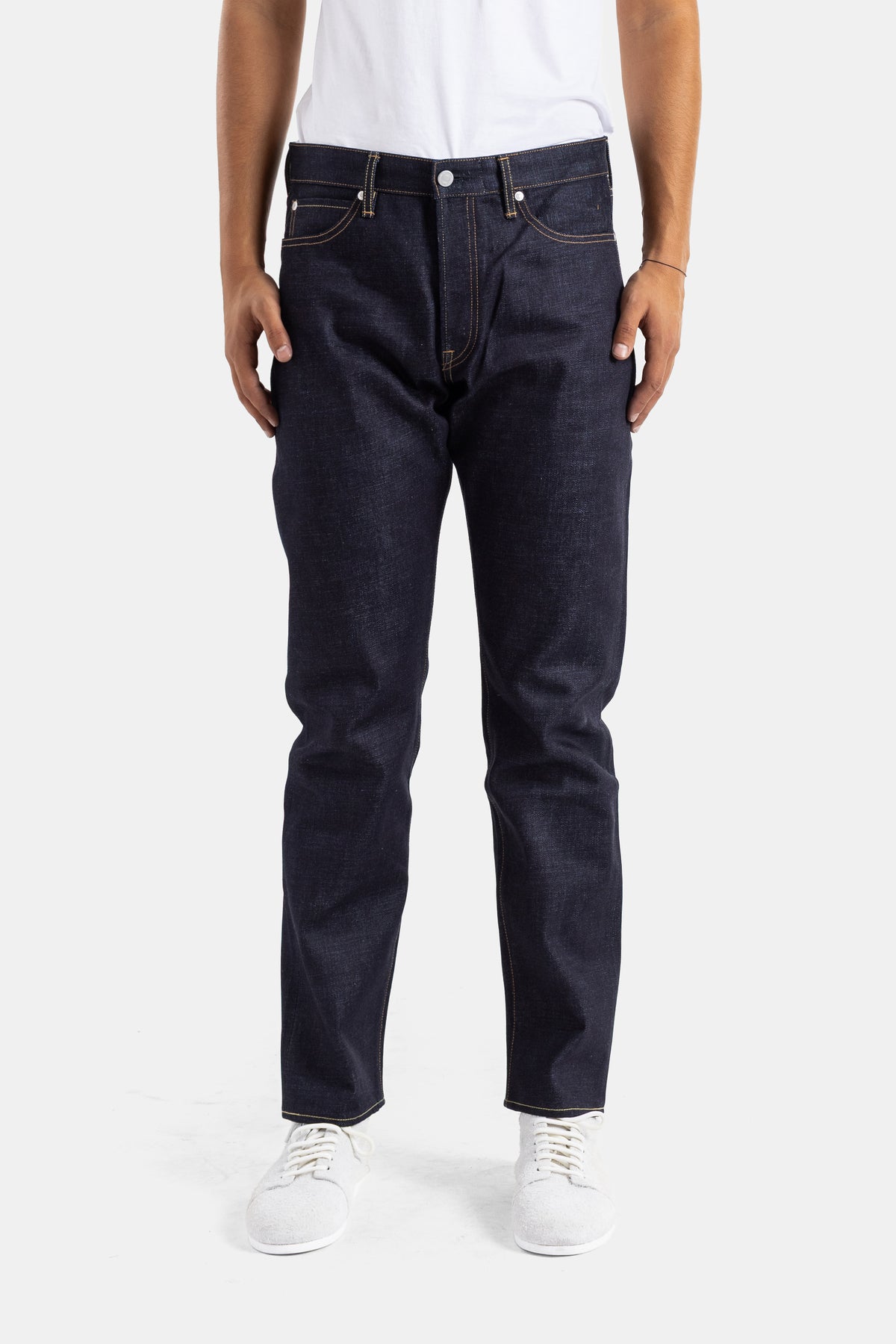 Momotaro jean droit indigo brut 14.7oz selvedge coupe standard taille haute coutures dorées SS26