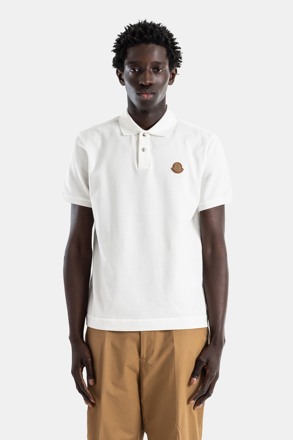 Polo coton piqué blanc ivoire patch logo cuir