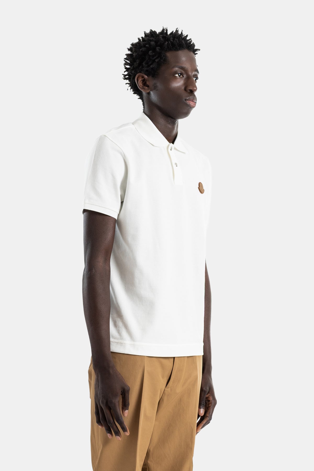 Polo coton piqué blanc ivoire patch logo cuir