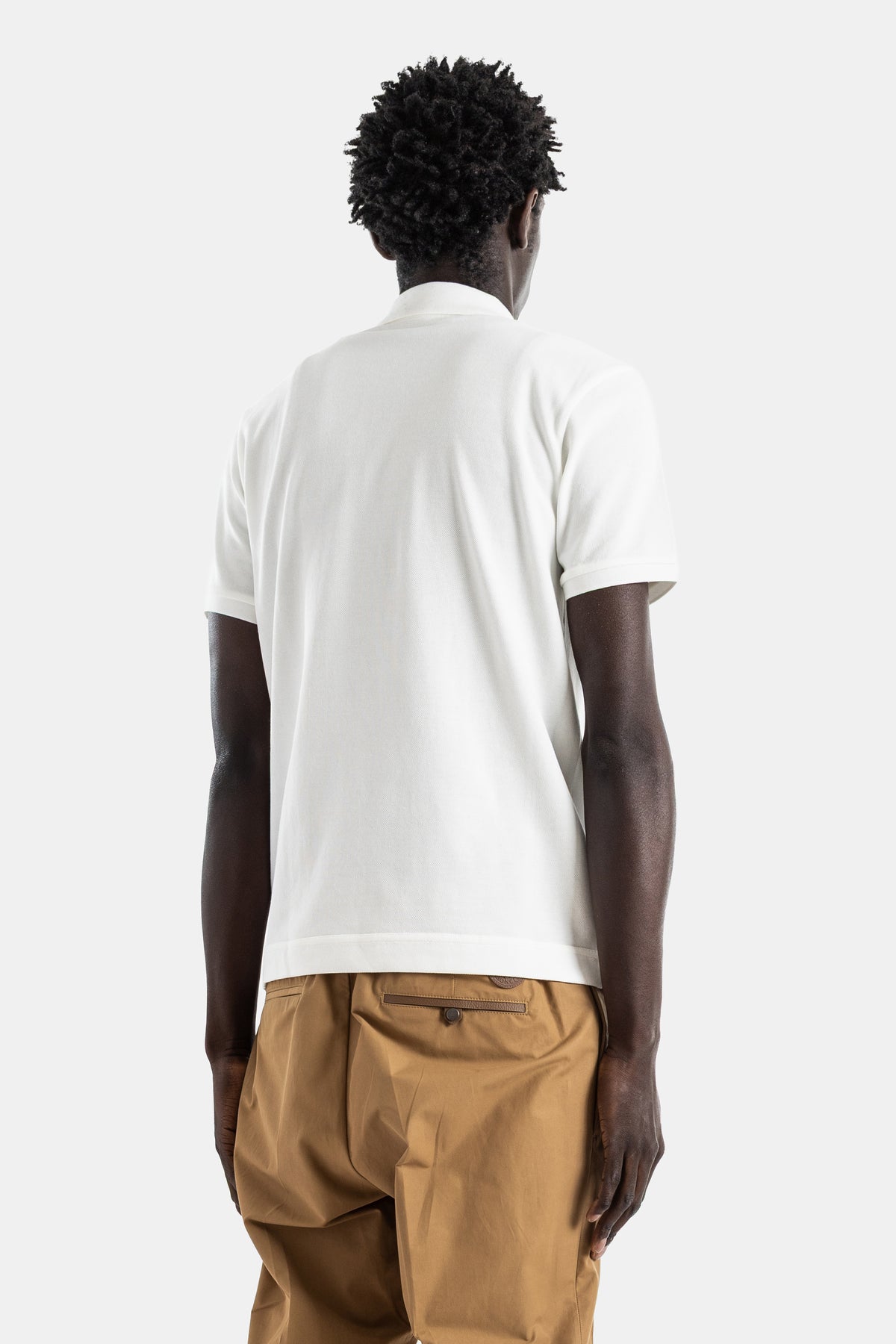 Polo coton piqué blanc ivoire patch logo cuir