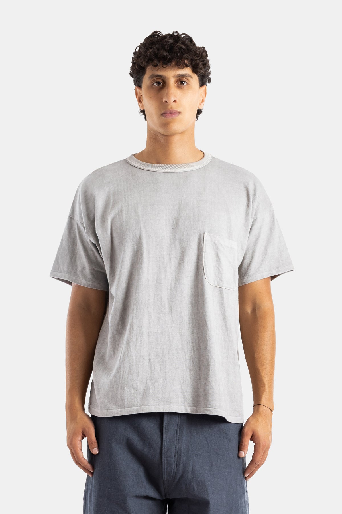 Taiga Takahashi t-shirt poche coton gris perle usuzumi coupe oversize délavée SS26 homme