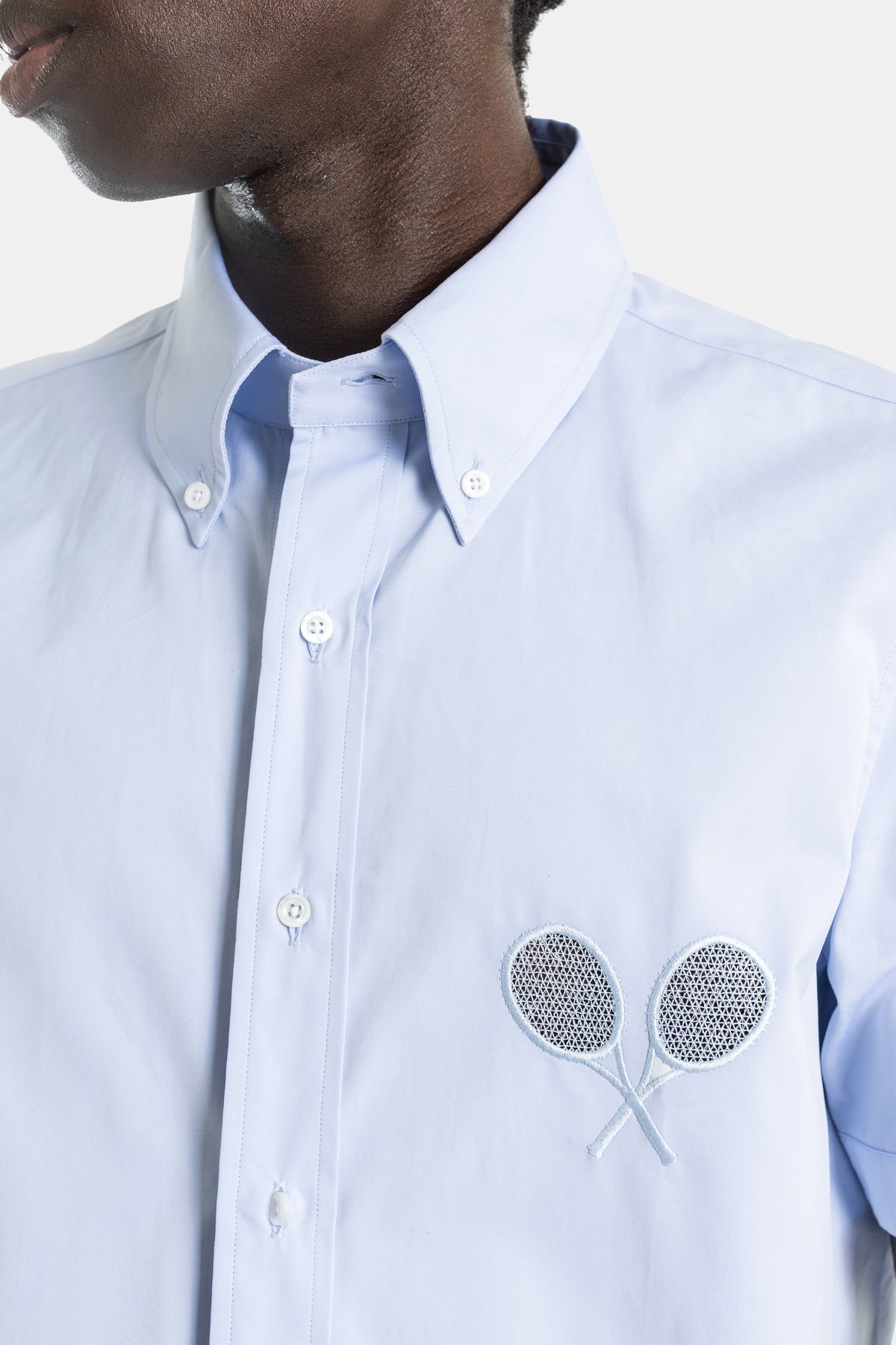 Short sleeve poplin shirt light blue tonal tennis racket embroidery