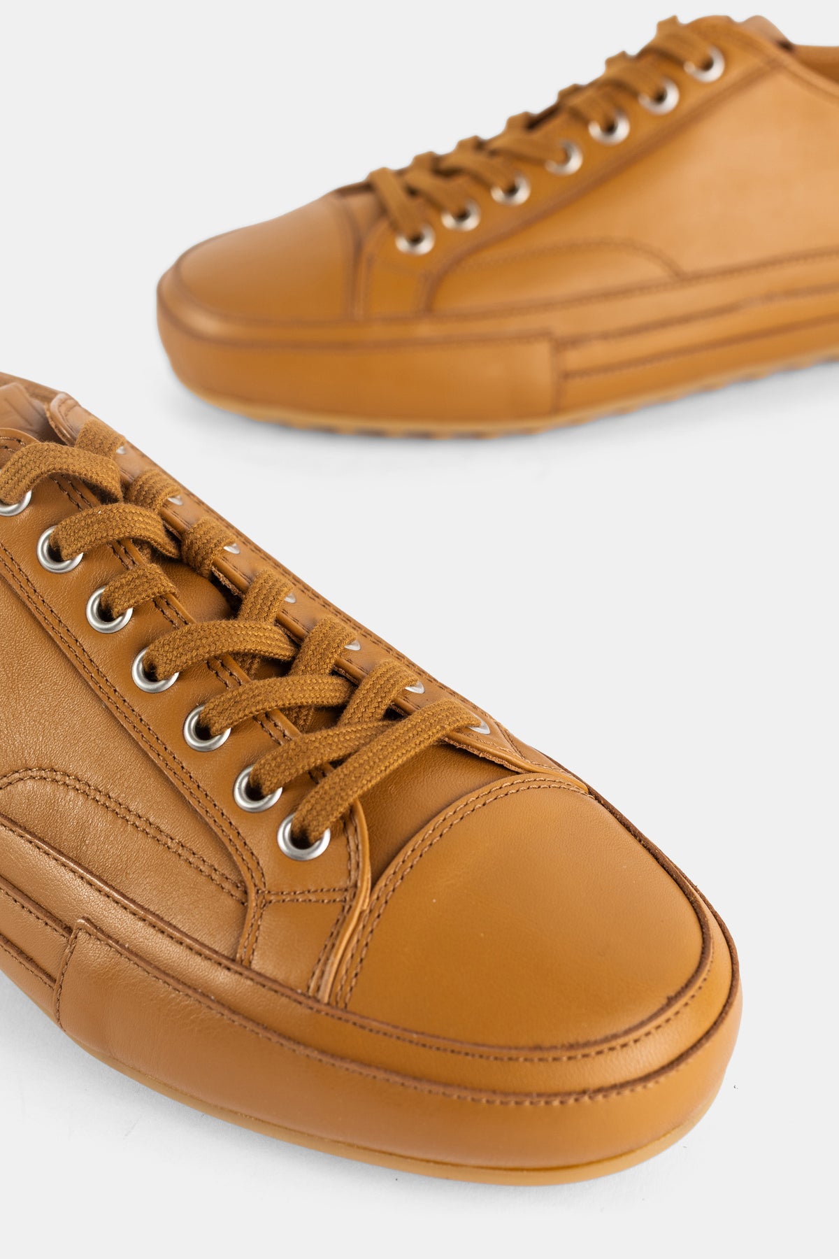 Sneaker basse en cuir de veau Cassetta Pelle caramel miel