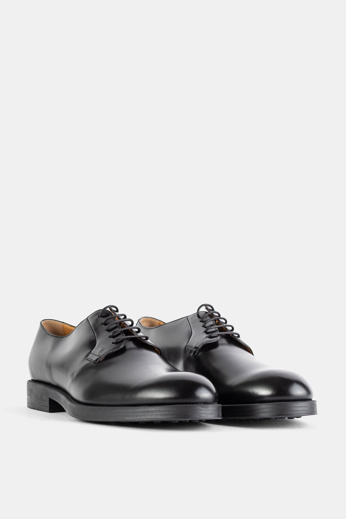 Derby lacée en cuir poli noir