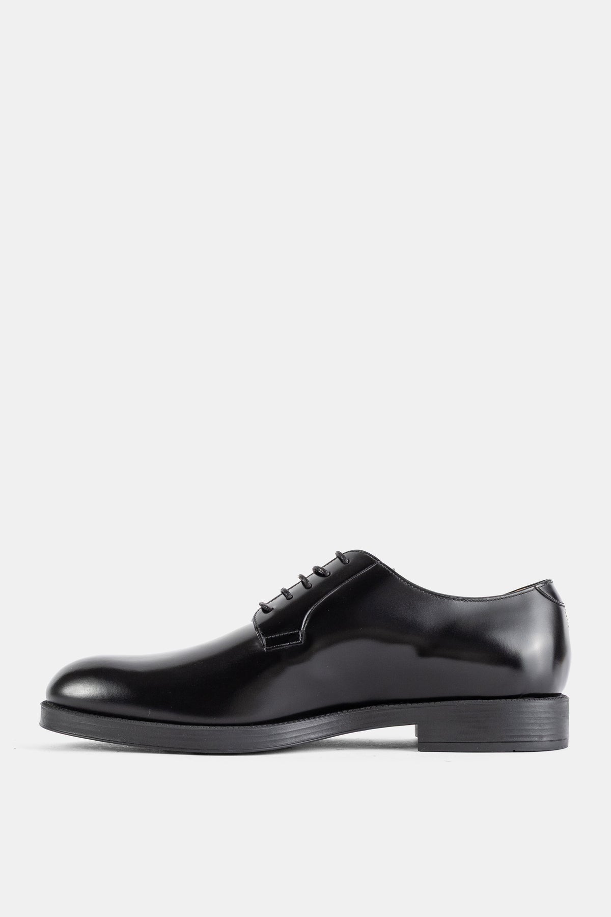 Derby lacée en cuir poli noir