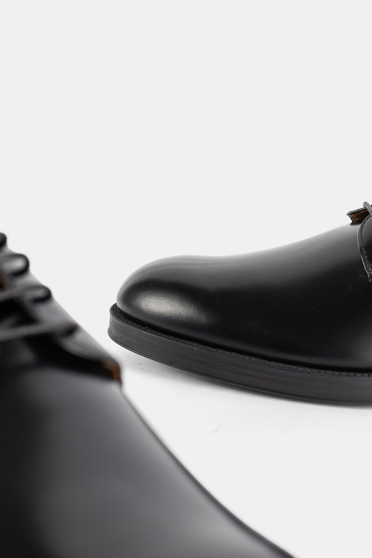 Derby lacée en cuir poli noir