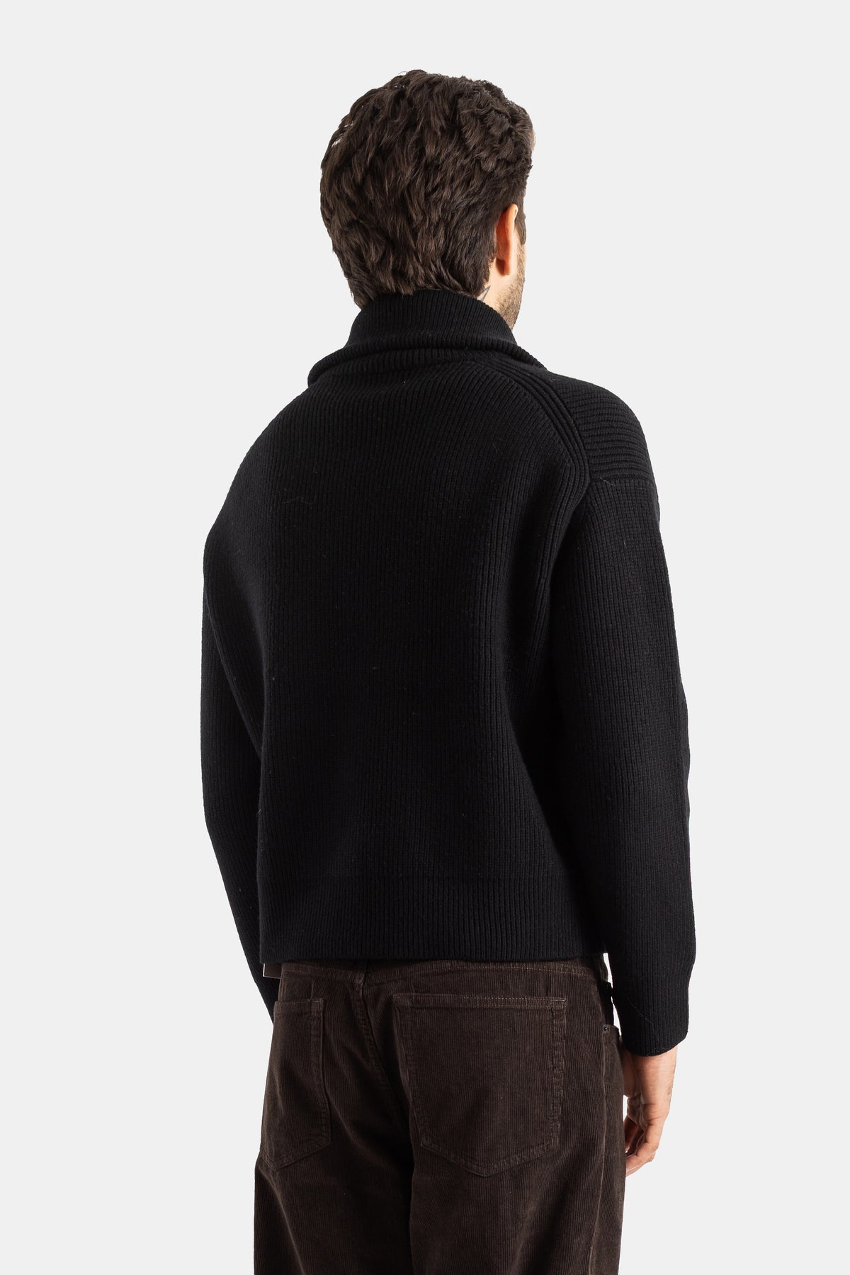 Studio Nicholson cardigan noir côtelé dos homme, col châle structuré et coutures raglan visibles