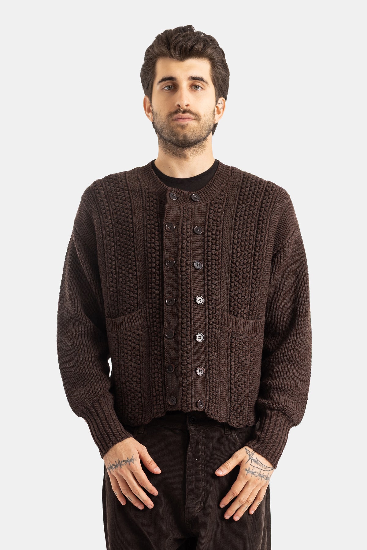 Taiga Takahashi cardigan col rond double boutonnage coupe courte maille texturée brun homme