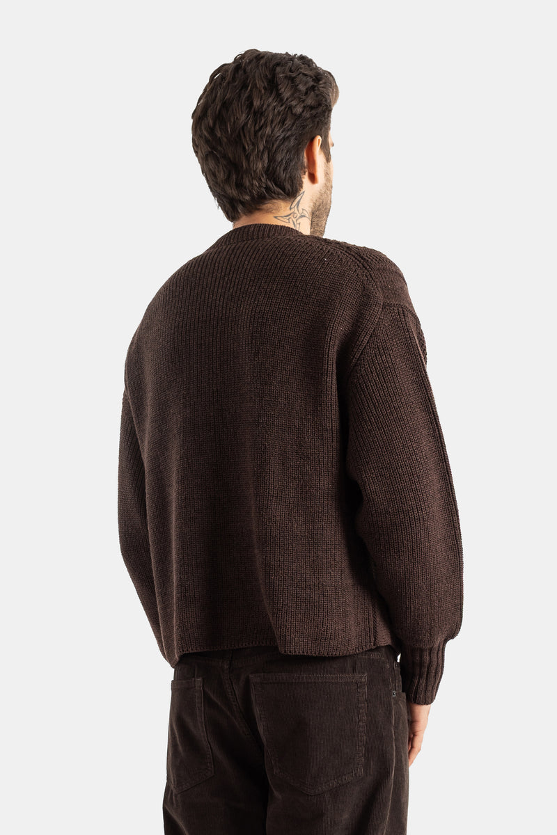 Taiga Takahashi cardigan dos raglan maille côtelée brun chocolat tatouage cou homme vue arrière