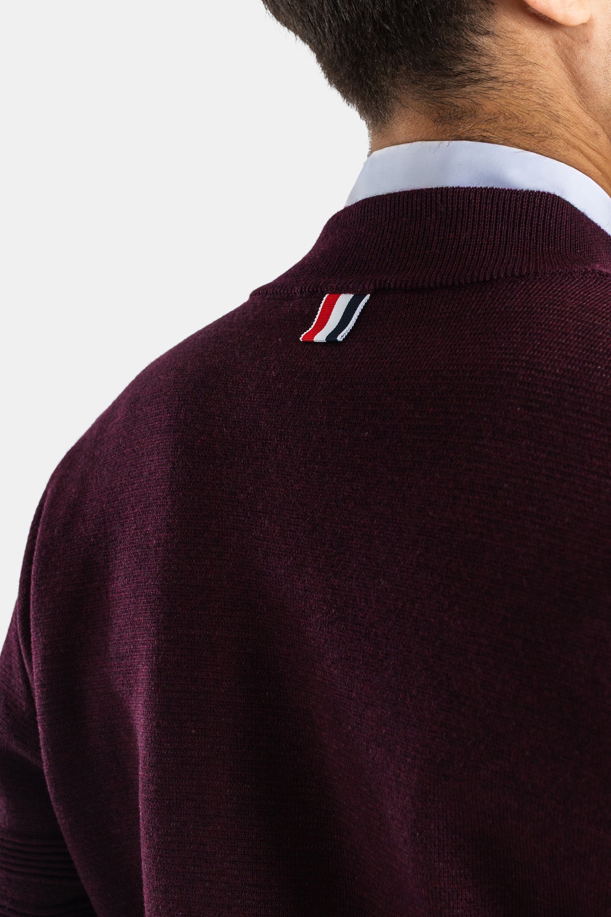 Thom Browne bombers mérinos bordeaux, étiquette signature rouge blanc navy visible dans le dos