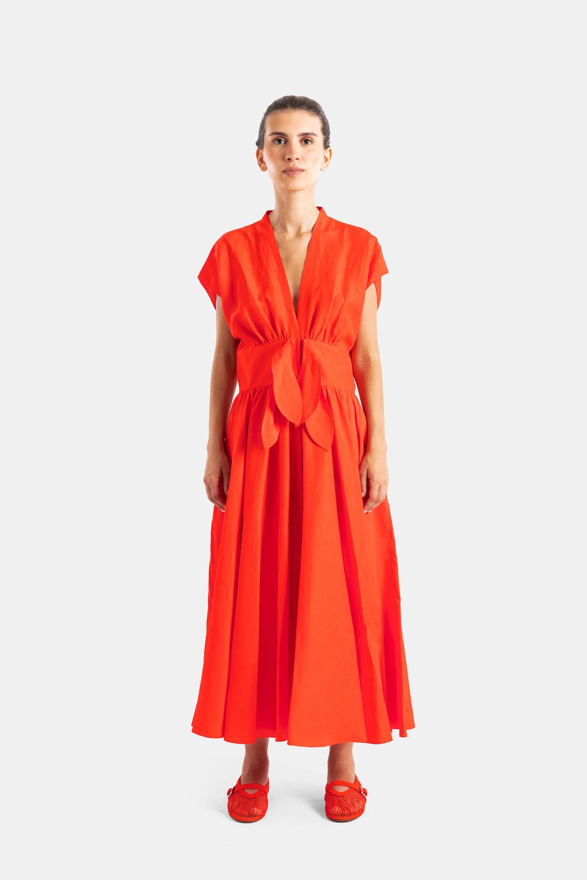 Robe longue ceinturée en lin rouge vermillon