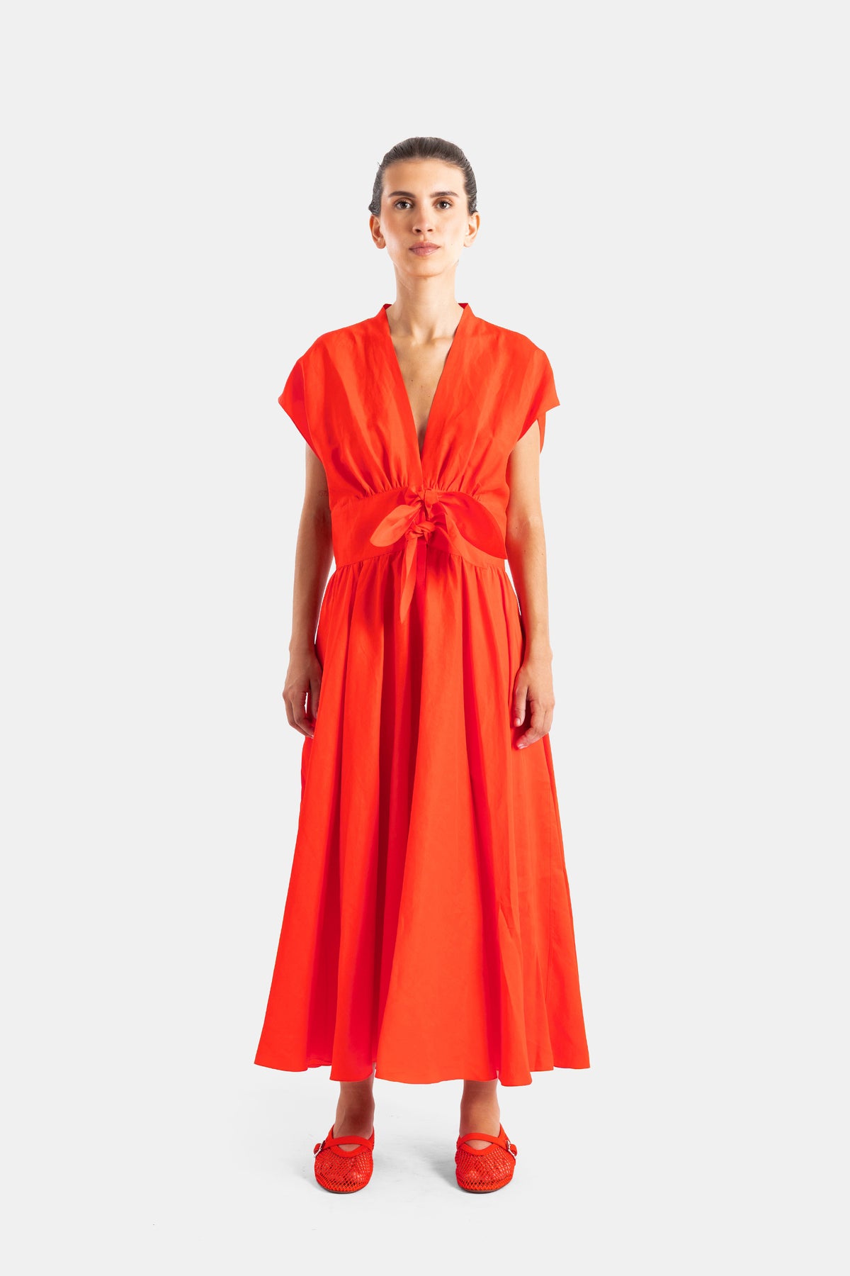 Robe longue ceinturée en lin rouge vermillon