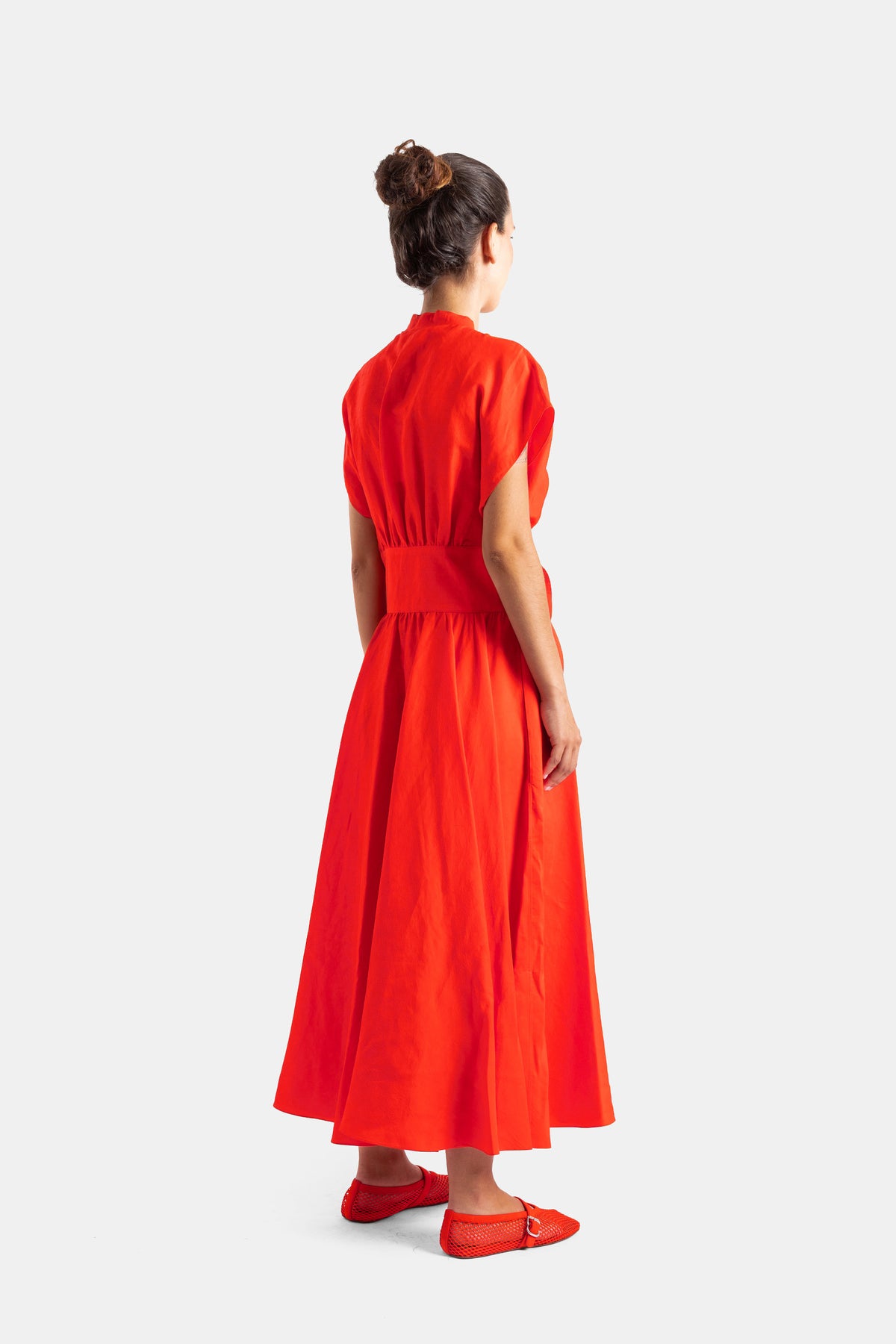 Robe longue ceinturée en lin rouge vermillon