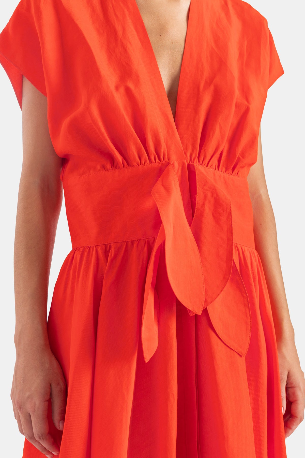 Robe longue ceinturée en lin rouge vermillon