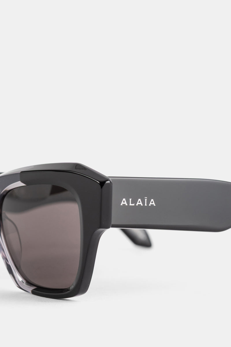 Maison Alaïa détail branche logo lunettes soleil carrées bicolores noir gris acétate brillant FW26