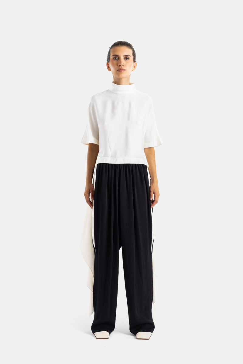 Maison Alaïa top asymétrique oversize col montant manches courtes viscose satinée crème pan drapé