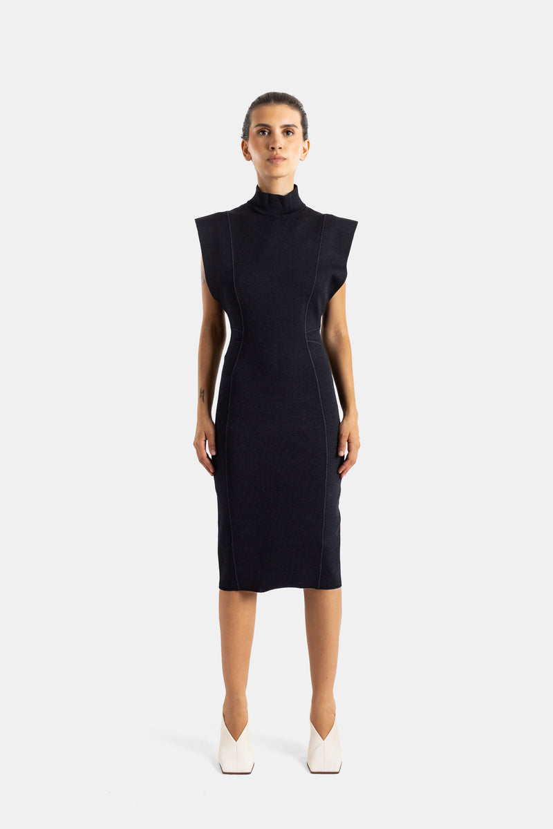 Maison Alaïa robe midi en maille compacte noire col montant sans manches épaules structurées coupe ajustée