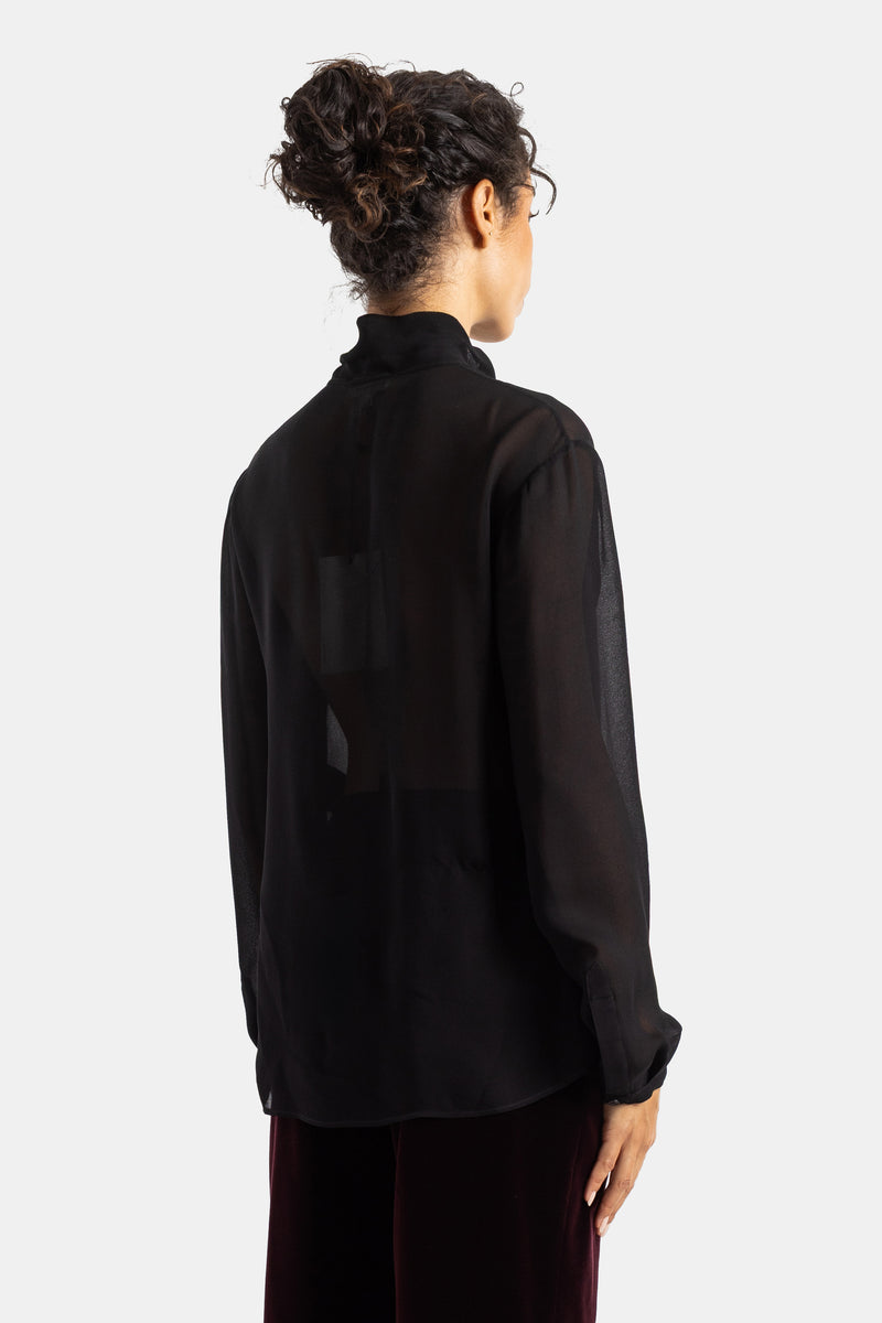 Maison Alaïa blouse mousseline noire dos vue arrière, col montant froncé et dos légèrement transparent