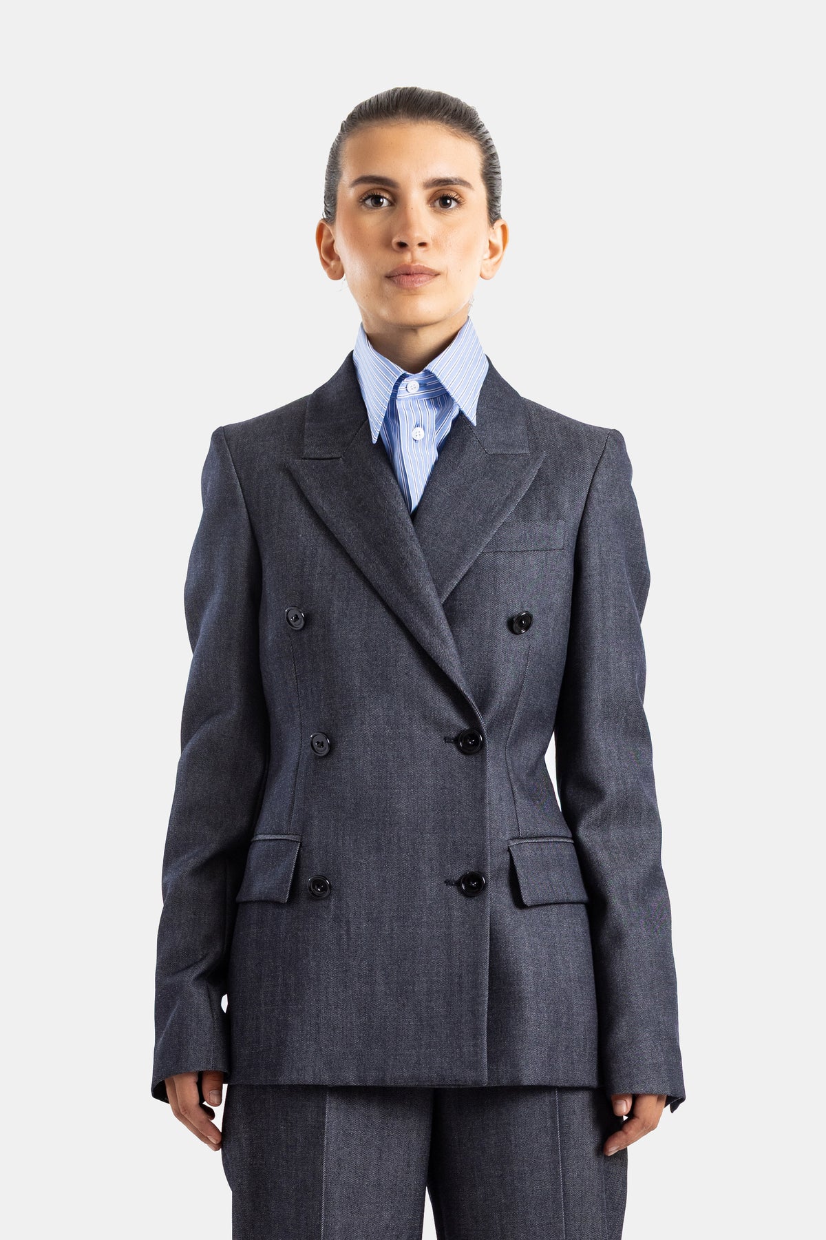Balenciaga blazer croisé denim bleu gris femme, coupe structurée, revers larges, boutonnage double