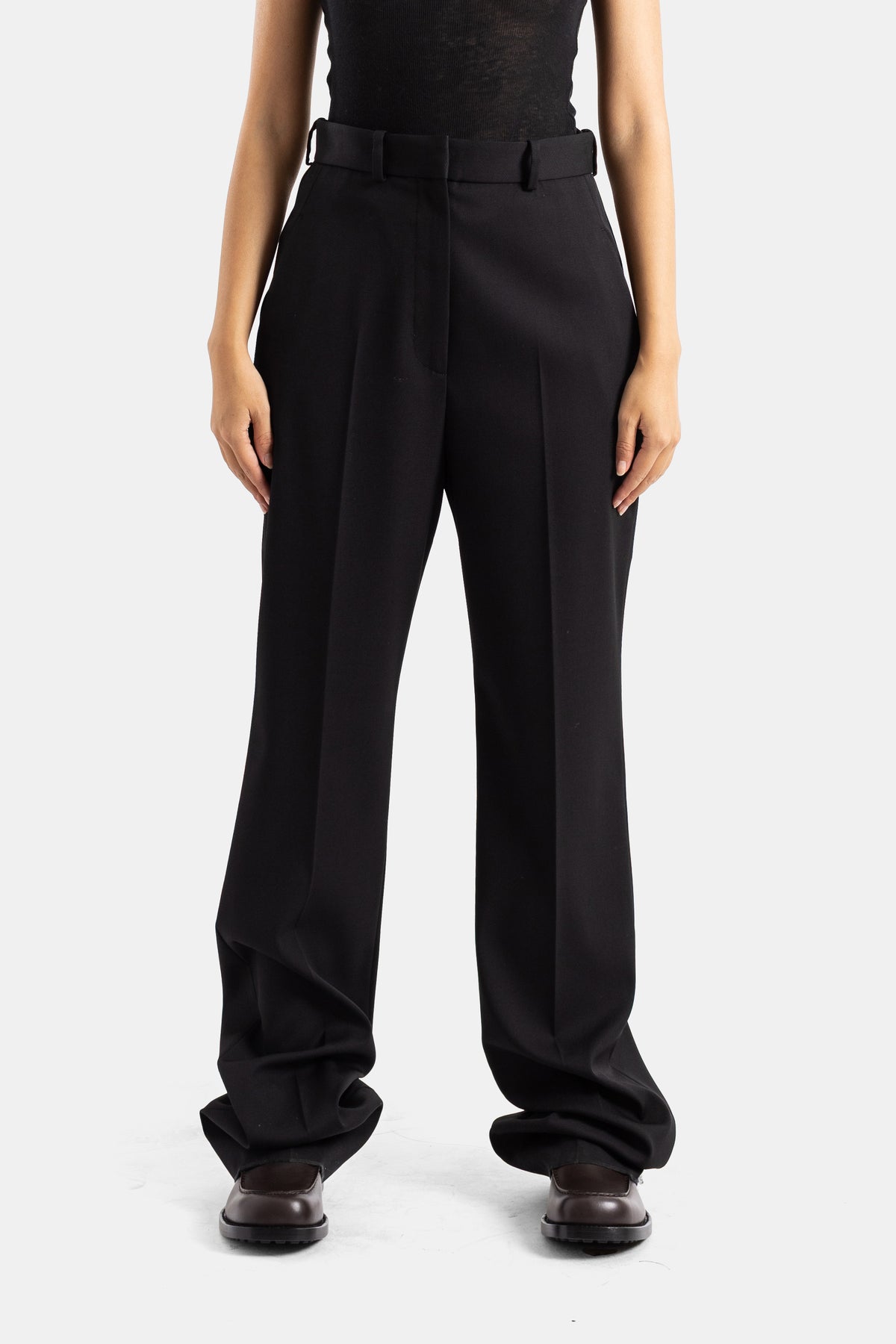 Calças Balenciaga de cintura alta com pinças e corte largo, em lã stretch preta elegante para mulher.