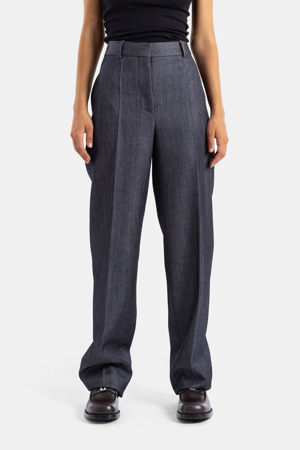 Balenciaga pantalon tailleur denim bleu marine coupe droite taille haute pli central femme