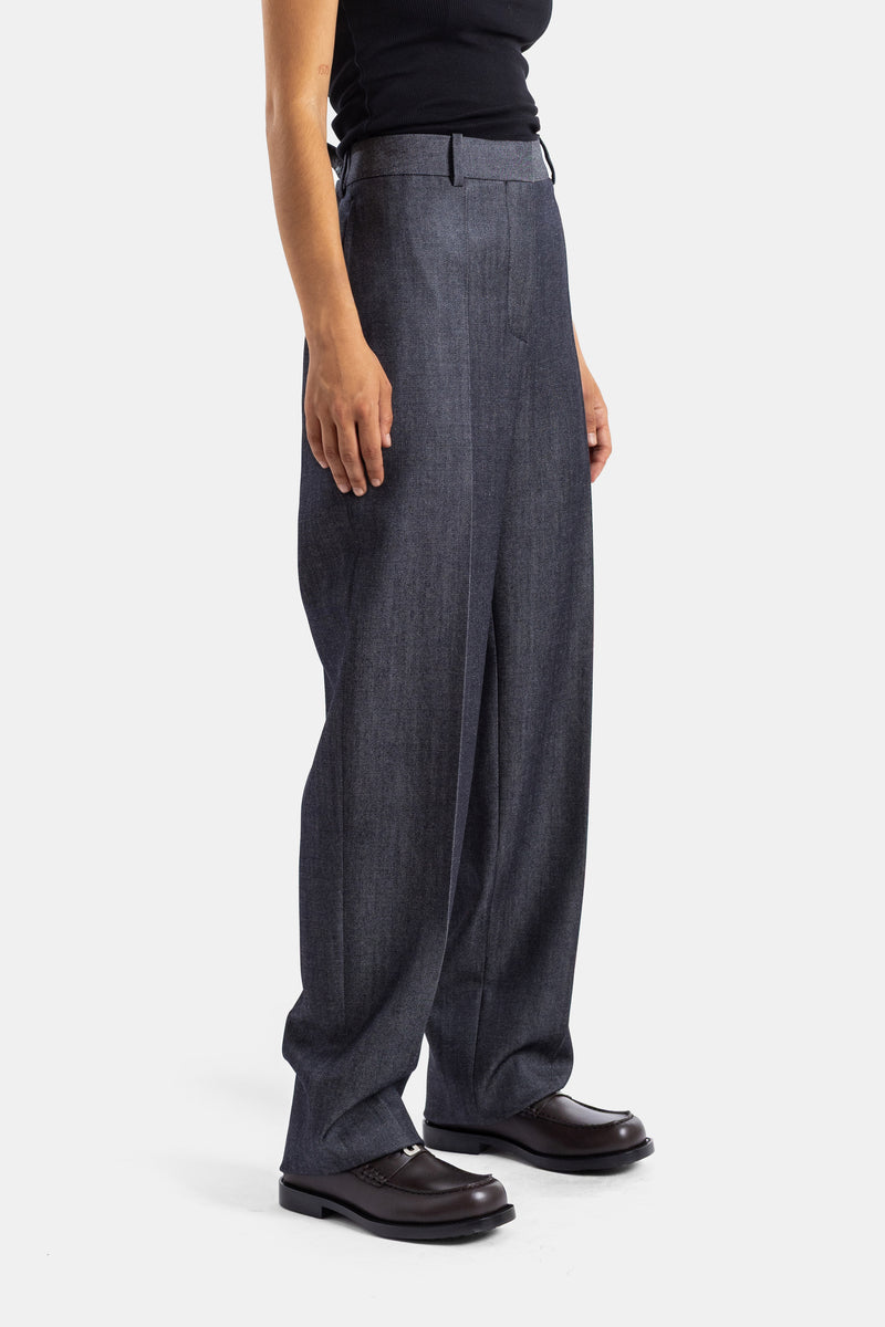 Balenciaga pantalon denim large jambe ample vue latérale ceinture structurée mocassins bordeaux femme